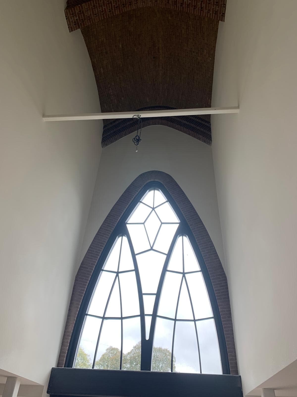 Spackwerk reparatie in kerkgebouw