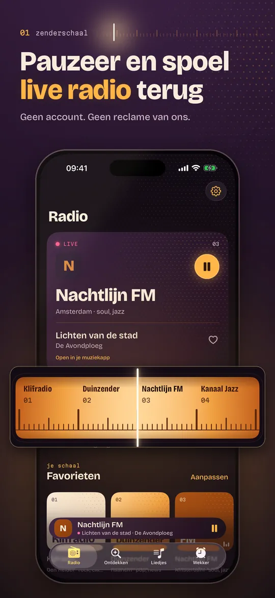 RadioStation op de iPhone: de kop Pauzeer en spoel live radio terug, met de zenderschaal en een zender die speelt.